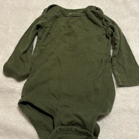 Two 9 months long sleeve onesies- hunter green and blue stripes with cute bear - Picture 3 of 5